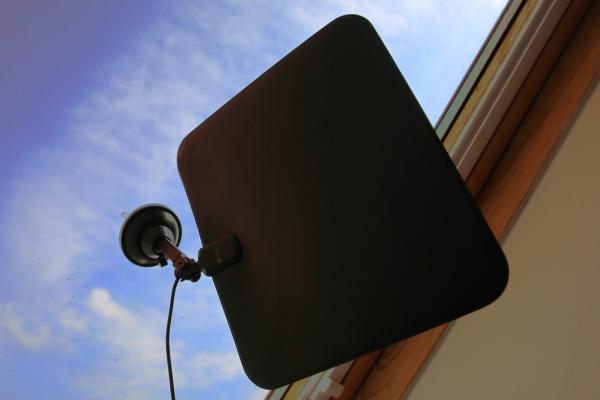 EVOLVEO Xany 2C LTE 230/ 5V, aktívna izbová anténa FM/ DAB+/ DVB-T/ T2, filter LTE 