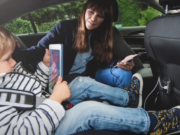 Nabíjačka do auta AVACOM CarHUB s výstupom 5x USB, čierna 