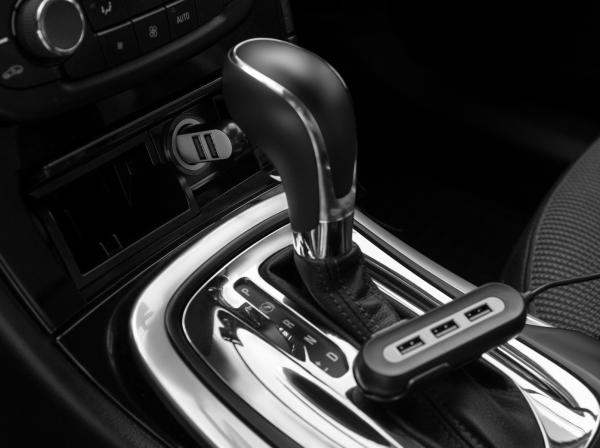 Nabíjačka do auta AVACOM CarHUB s výstupom 5x USB, čierna 