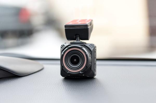 Záznamová kamera do auta Navitel R650 SONY NV 