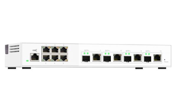 QNAP riadený switch QSW-M2106-4C (6x 2, 5GbE RJ45 a 4x kombinované 10GbE SFP+ / 10GbE RJ-45) 