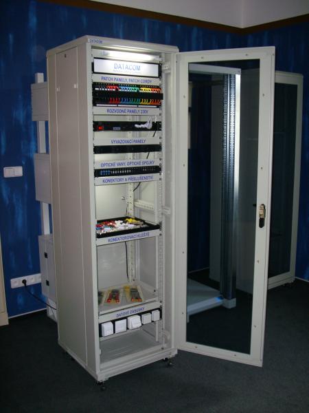 Datacom 19" rack stoj. 42U/ 800x800 Rozoberateľný 