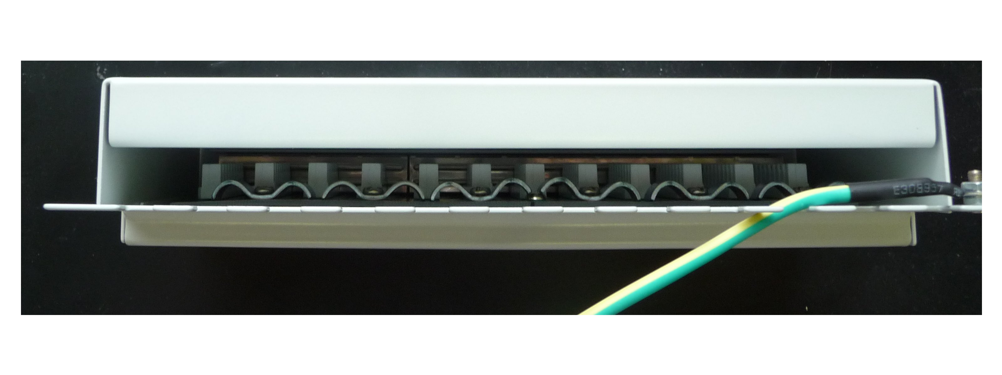 Patch panel Box 8-port Cat5E STP na stenu 