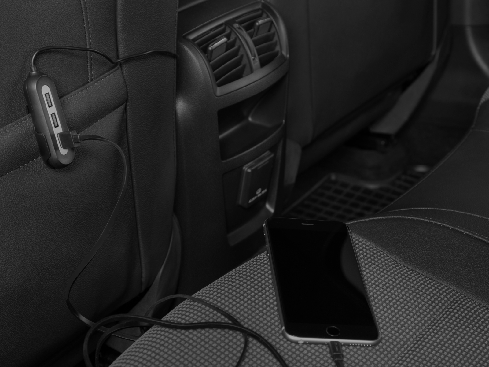 Nabíjačka do auta AVACOM CarHUB s výstupom 5x USB, čierna 