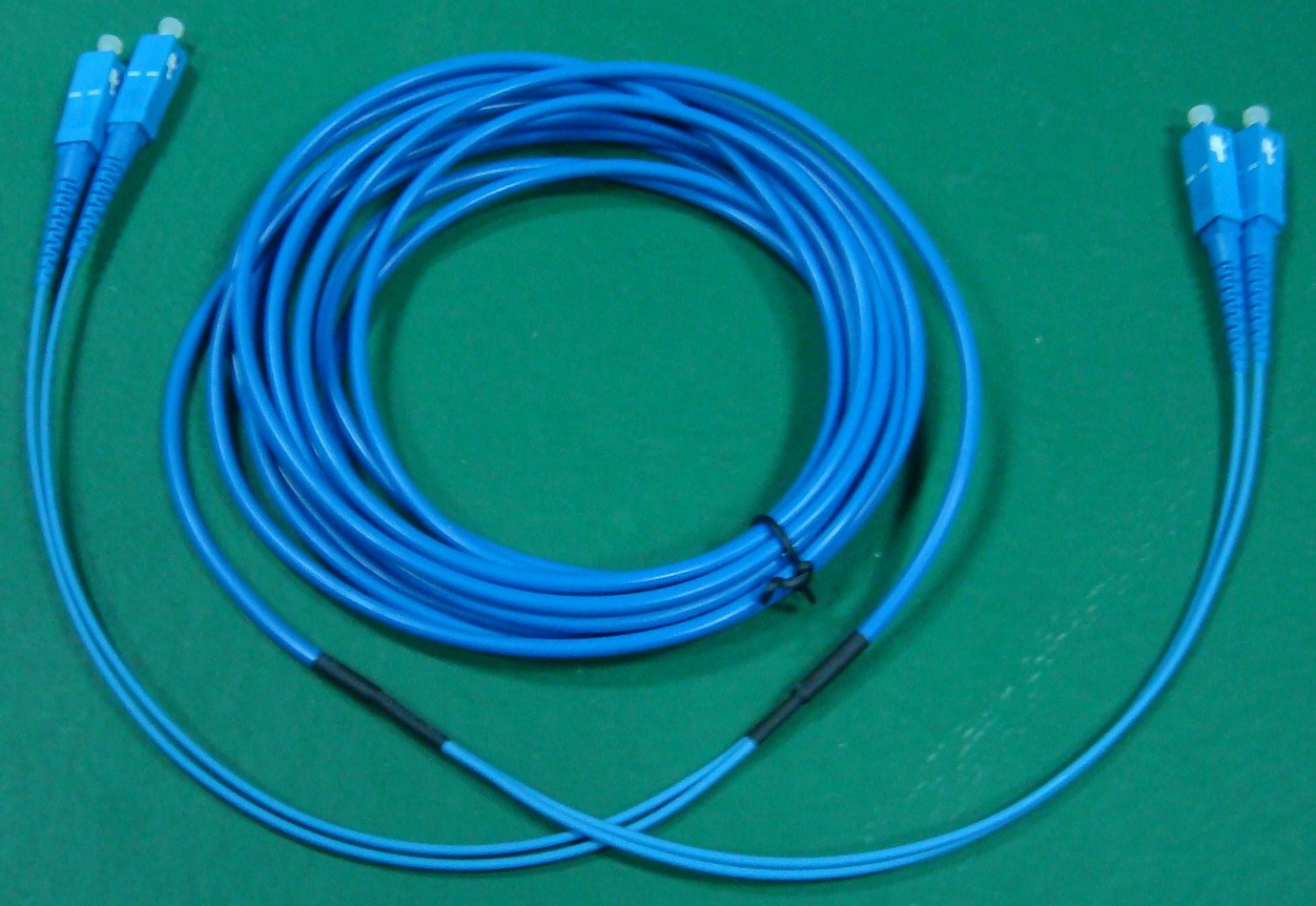 FO patch cord duplex armovaný 50/ 125 SC-SC 110m, OS2