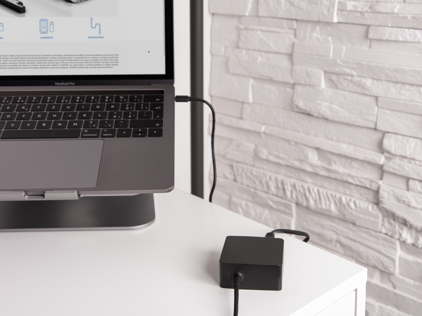 AVACOM nabíjací adaptér USB Type-C 45W Power Delivery 