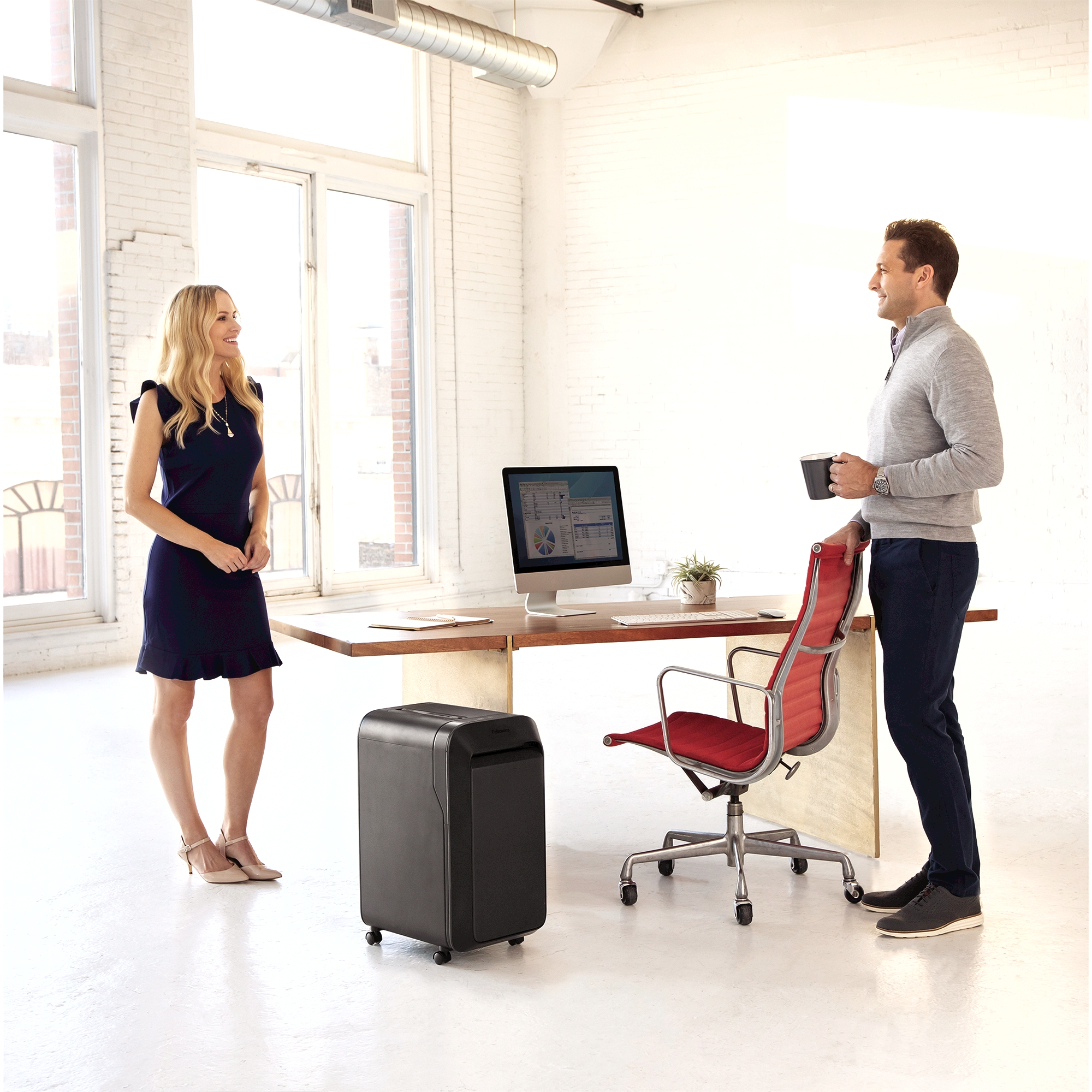 Fellowes Skartovač LX 221 čierny 