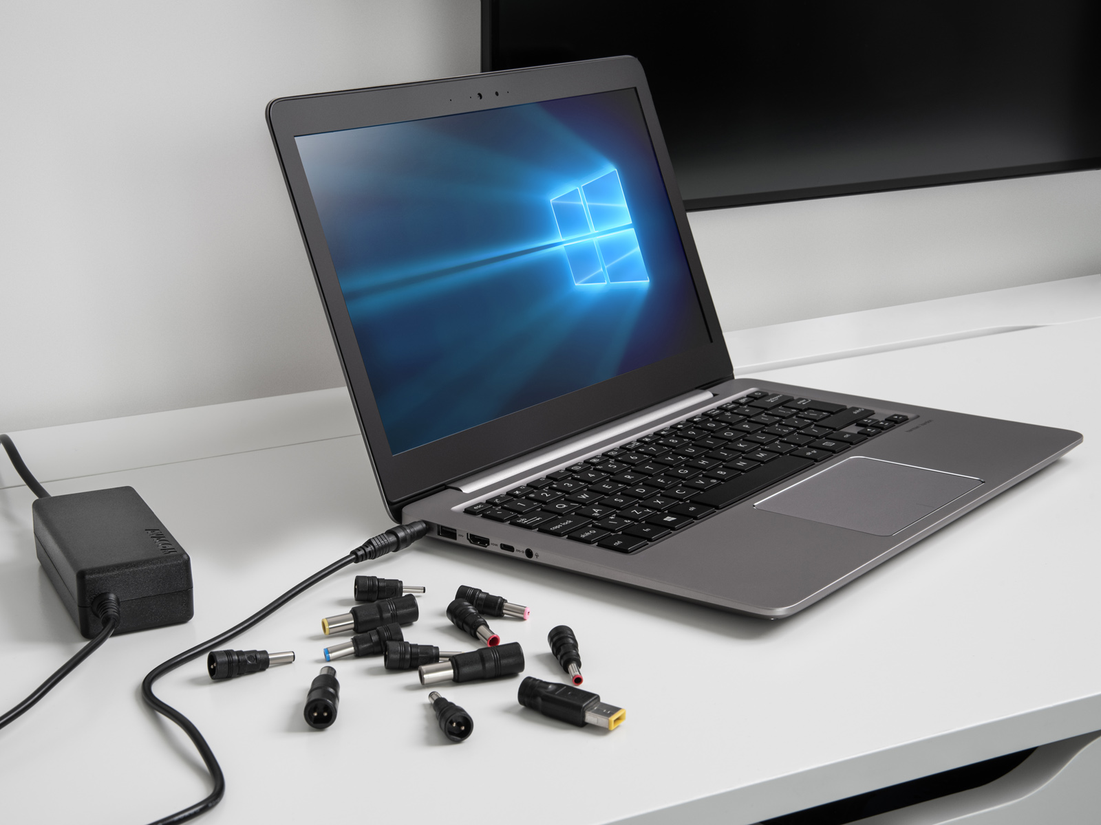 AVACOM QuickTIP 90W - univerzálny adaptér pre notebooky + 13 konektorov 