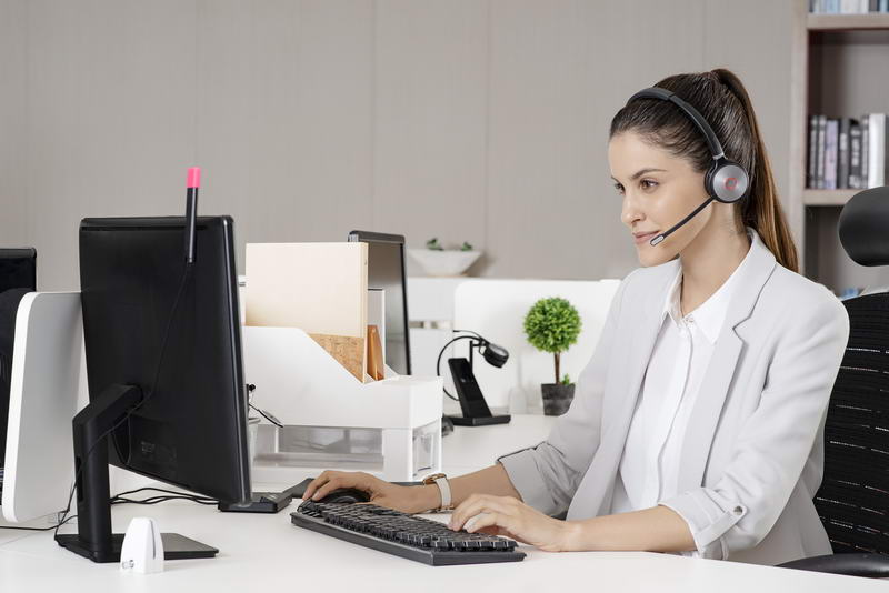 Yealink WH62 Dual DECT základňa s náhlavnou súpravou na obe uši 