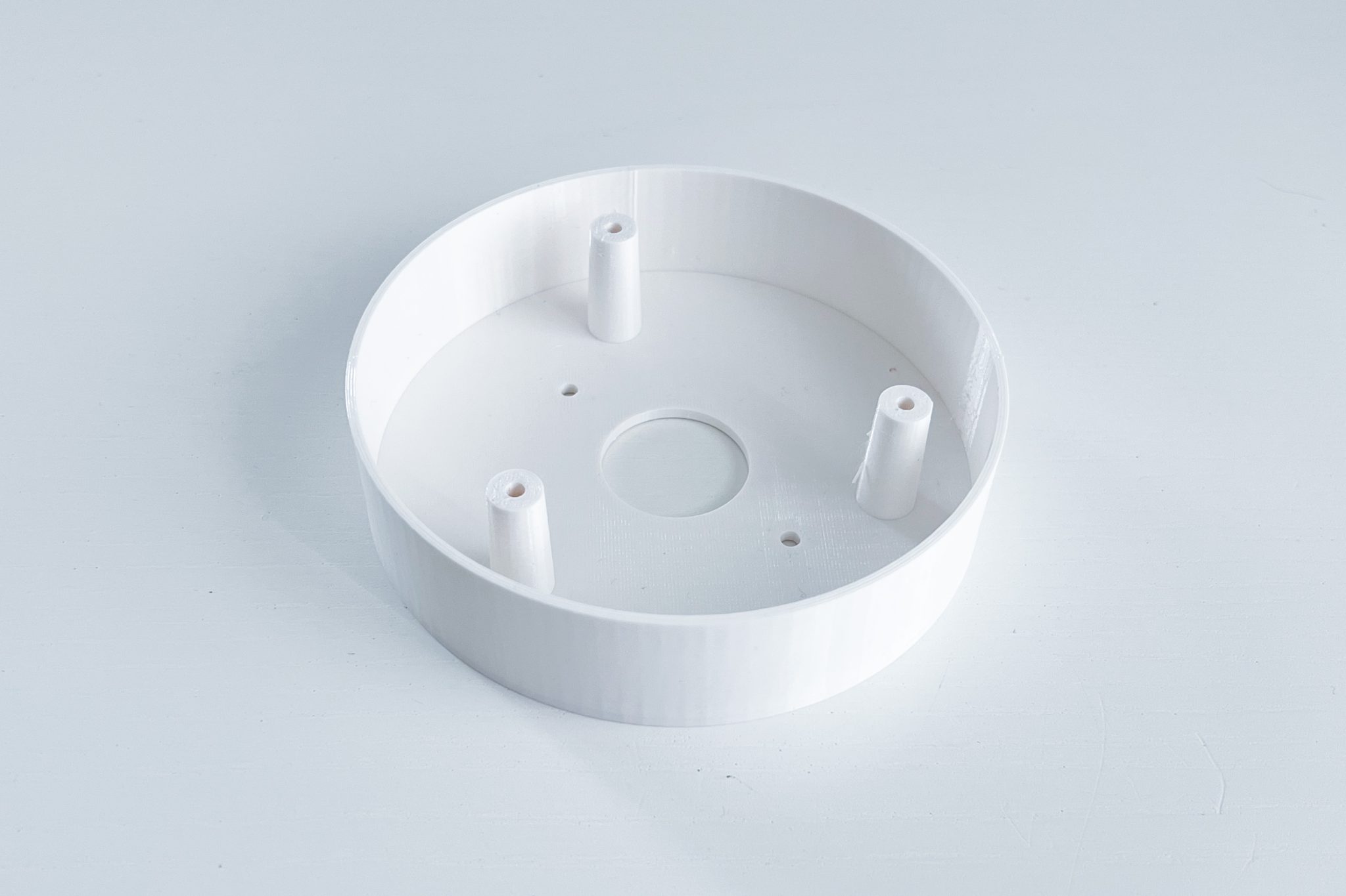 TP-LINK držiak s káblovou krytkou pre kamery VIGI C400/ C440/ C440-W na stenu alebo strop biely
