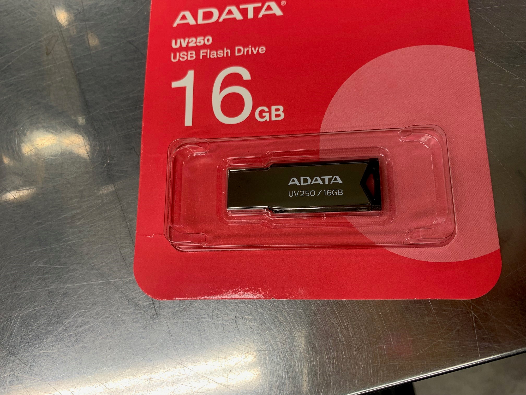 ADATA UV250/ 16GB/ USB 2.0/ USB-A/ Černá 