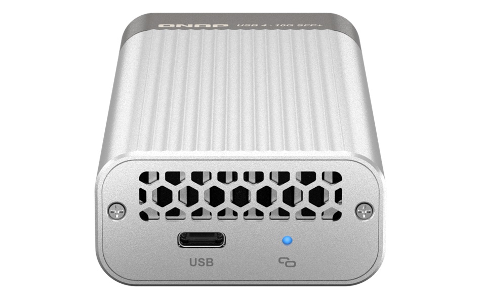 QNAP QNA-UC10G1SF- adaptér USB-C 4 (podpora Thunderbolt 3 a 4) na 10GbE SFP+ (pasívne chladenie) 