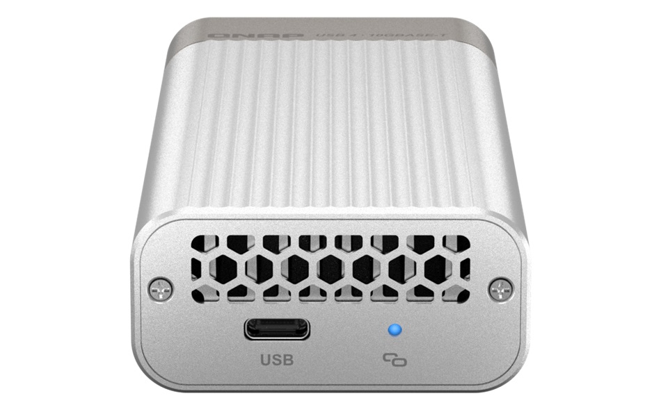 QNAP QNA-UC10G1T - adaptér USB-C 4 (podpora Thunderbolt 3 a 4) na 10GbE NBASE-T (pasívne chladenie) 