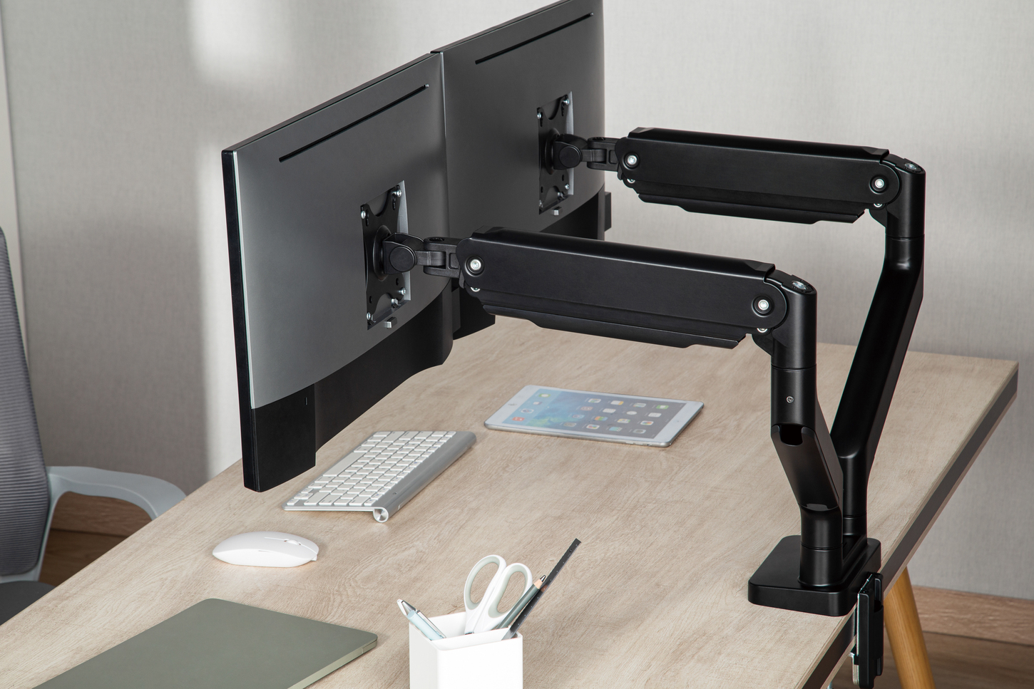 Držiak monitora Brateck LDT60-C024 dve ramená vedľa seba mechanická pružina Heavy Duty 