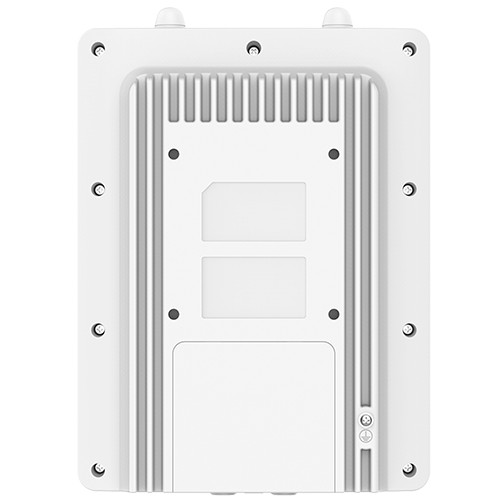 Grandstream GWN7670LR vonkajší prístupový bod Wi-Fi 7, IP66, 2x2:2 MIMO, priepustnosť 3, 6 Gb/ s, 2, 5 Gbit 