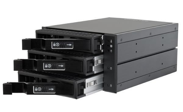 CHIEFTEC SATA/ SAS Backplane CBP-2131SAS,  2 x 5.25" pozície pre 3 pevné disky SAS/ S-ATA,  Hot-Swap,  celohliníkové3