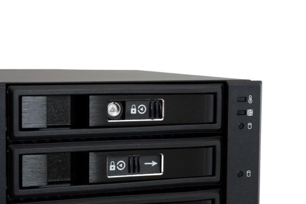 CHIEFTEC SATA/ SAS Backplane CBP-2131SAS,  2 x 5.25" pozície pre 3 pevné disky SAS/ S-ATA,  Hot-Swap,  celohliníkové4