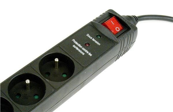 GEMBIRD Přepěťová ochrana,  5 zásuvek,  3m,  černá1