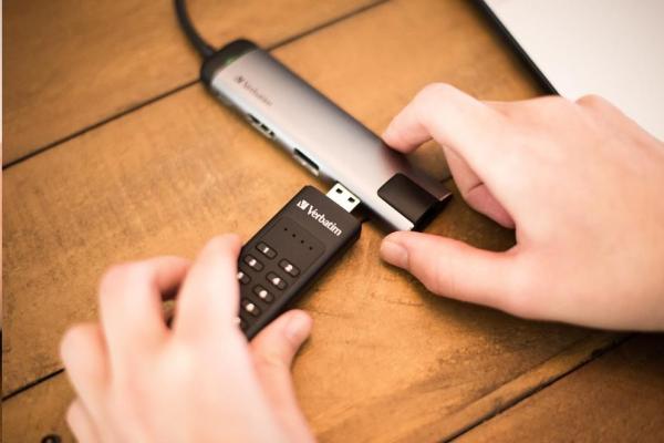 VERBATIM USB 3.0 Disk 64 GB - Zabezpečená klávesnica (R:160/ W:140 MB/ s) GDPR3
