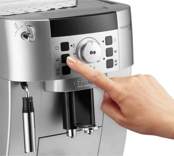 DeLonghi Magnifica S ECAM 22.110.SB automatický kávovar6