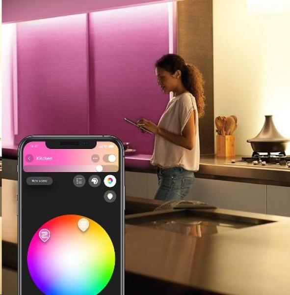 PHILIPS Hue COL LightStrip Plus,  White and color ambiance EU/ UK základna -AMAZ6