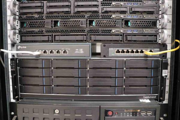 TP-Link D-TP226 - Držák do racku pro TL-SG108-M2/TL-SX105/ER7206/ER7212PC/ER707-M2, šedý4