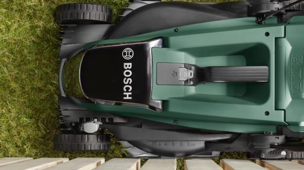BOSCH Rotačná kosačka elektrická UniversalRotak 4501