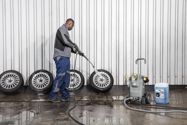 Karcher HD 7/17 M Plus vysokotlaký čistič, 4200 W, 255 bar, 700 l/h, třípístové axiální čerpadlo, posuvná rukojeť3