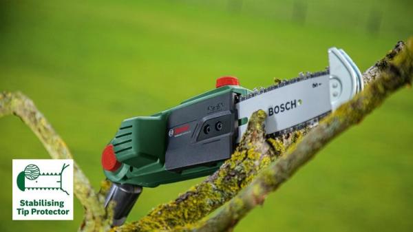 Bosch UniversalChainPole 18 akumulátorový teleskopický prořezávač větví,  řetěz Oregon,  automatické mazání,  ochrana lišty7