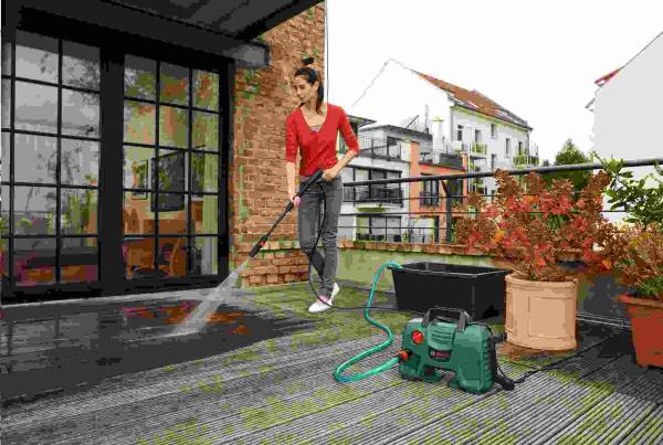 Bosch EasyAquatak 120 vysokotlaký čistič,  1.500 W,  120 bar,  350 l/ h2