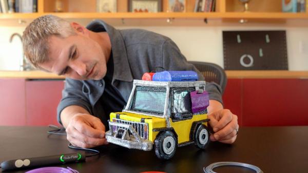 3Doodler 3D pero FLOW + 8 PLA náplní a 3D šablona4
