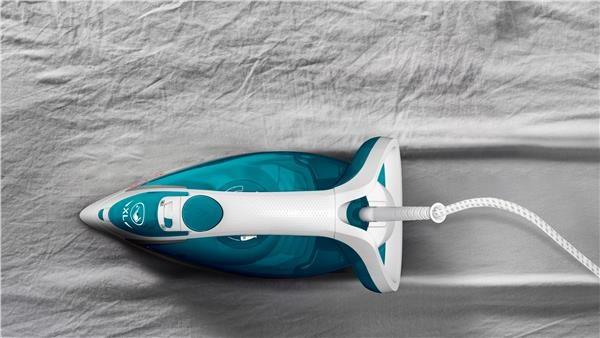 Tefal Easygliss 2 FV5718E0 napařovací žehlička,  2500 W,  rychlé zahřátí,  anti-drip,  Durilium Airglide2