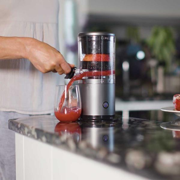 Livington JuiceBoost bezdrátový odšťavňovač1