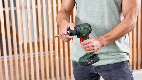 BOSCH UniversalDrill 18V-60 akumulátorový vrtací šroubovák,  60 Nm,  13mm rychloupínací sklíčidlo,  1x akumulátor PBA 18V 22
