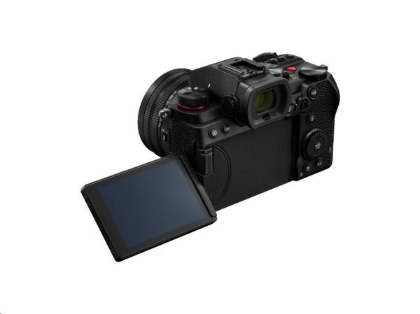 Panasonic Lumix S5D + 18-40 mm10
