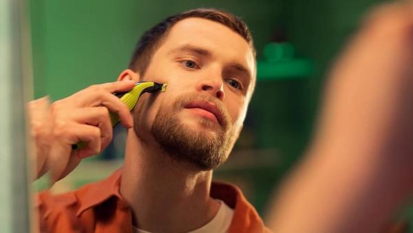 Philips OneBlade QP2724/ 10 zastřihávač na tvář,  USB nabíjení,  3 hřebeny,  vodotěsný2