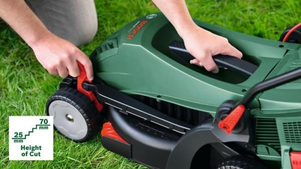 Bosch UniversalRotak 37 sekačka na trávu1
