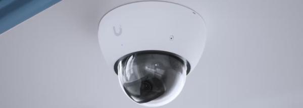 UBNT UVC-AI-Dome-W - AI Dome PoE kamera, 8MP, černá
