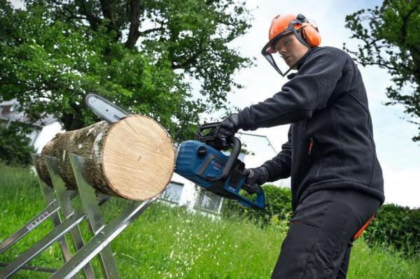 Bosch GKE 18V-40 řetězová pila,  rychlost řetězu 12.40 m/ s,  BITURBO,  kryt řetězu,  40cm lišta2