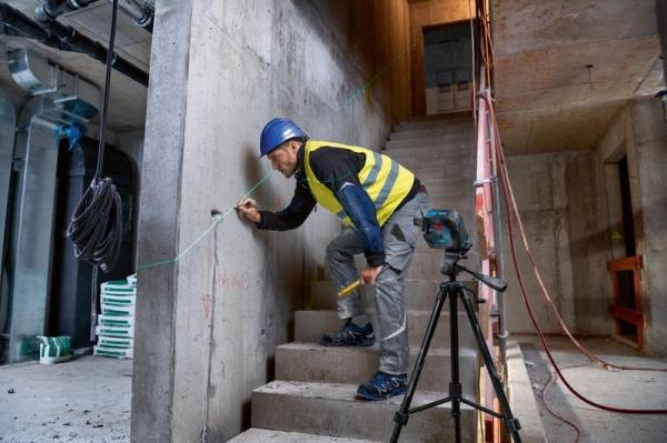 Bosch GLL 2-15 G čárový laser,  pracovní dosah až 15 m,  přesnost +/ -0, 3 mm/ m,  4× baterie 1, 5 V LR6 (AA)3