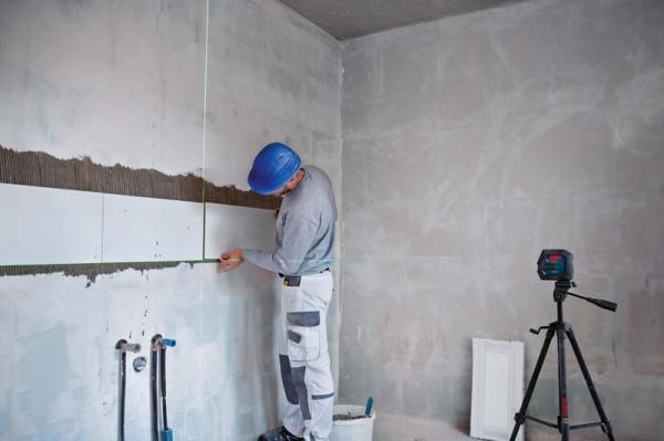 Bosch GLL 2-15 G čárový laser,  pracovní dosah až 15 m,  přesnost +/ -0, 3 mm/ m,  4× baterie 1, 5 V LR6 (AA)4