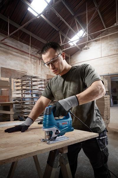 Bosch GST 750 kmitací pilka, 520 W, hloubka řezu ve dřevě	75 mm, stopka T, příruční kufr3