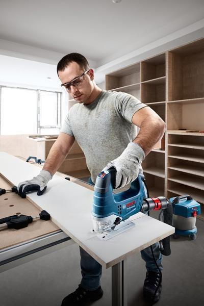 Bosch GST 750 kmitací pilka, 520 W, hloubka řezu ve dřevě	75 mm, stopka T, příruční kufr4