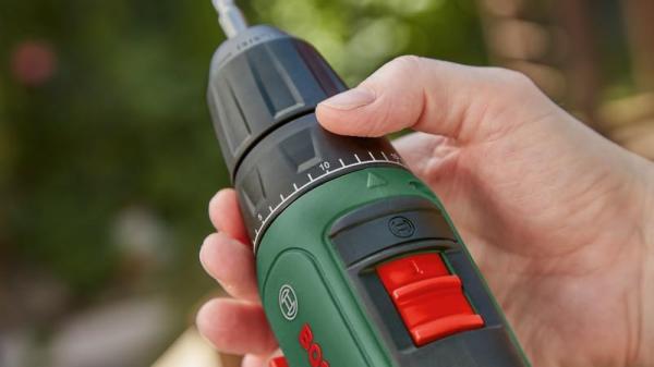 Bosch EasyDrill 18V-40 akumulátorový vrtací šroubovák,  krouticí moment 40 Nm,  13mm rychloupínací sklíčidlo2