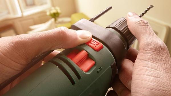 Bosch AdvancedImpact 900 příklepová vrtačka,  900 W,  průměr do oceli 13 mm,  do dřeva 40 mm9