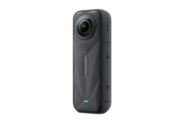 Insta360 X5 akční kamera,  8K 360° video,  triple AI čip,  vodotěsnost do 15 m,  6osá stabilizace,  2400 mAh baterie3