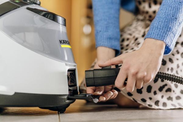 Kärcher SC 5 EasyFix Iron parní čistič,  2250 W,  4.2 bar,  zabíjí až 99.999 % virů a 99, 99 % bakterií,  napařovací žehlička9