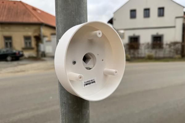 TP-LINK adaptér držáků kamer D-TC3XX-C, D-TC5XX-C, D-TC5XX-CL pro uchycení na sloup (60-130mm),  bílý s krytkou kabelů(1ks)5