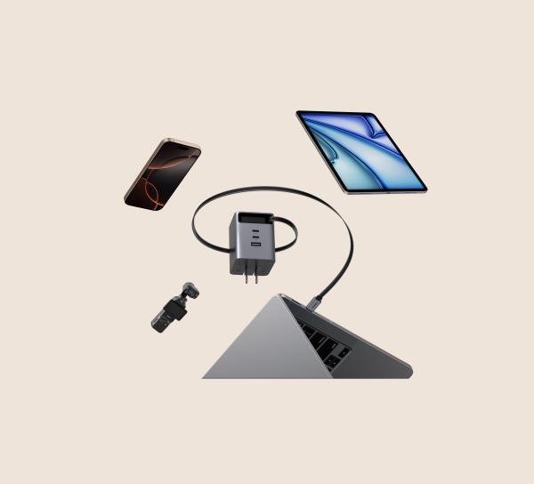 UGREEN síťová rychlonabíječka se zatahovacím kabelem 100W 3-Port,  2x USB-C,  1x USB-A,  GaN,  stříbrná1