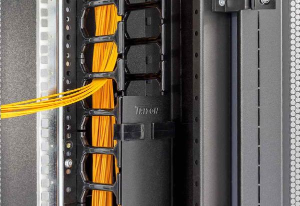 TRITON Sklopný,  odnímateľný kryt pre vertikálny panel RAB-VP-H10-X11